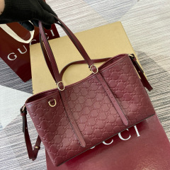 GUCCI GG Emblem medium tote bag