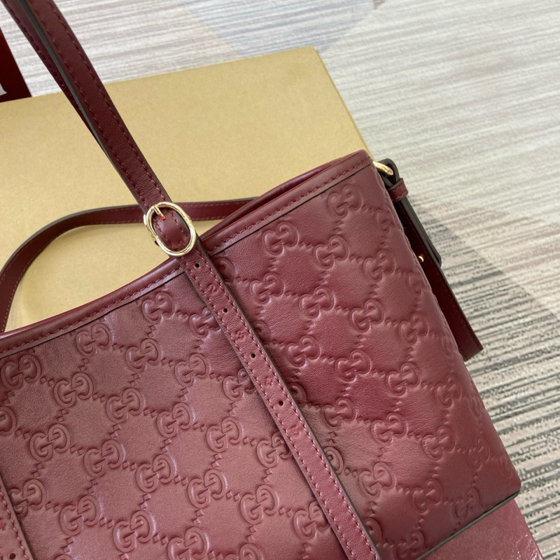 GUCCI GG Emblem medium tote bag