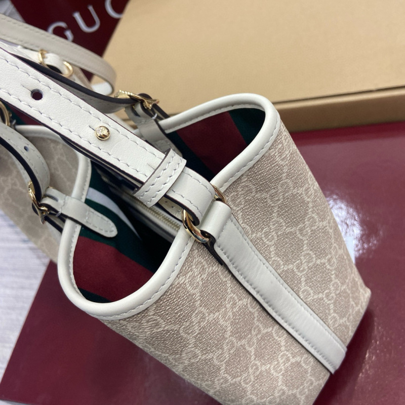 GUCCI GG Emblem medium tote bag