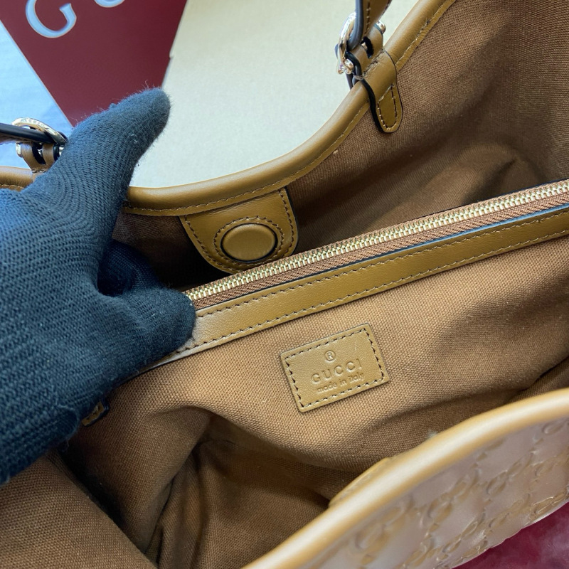 GUCCI GG Emblem medium tote bag