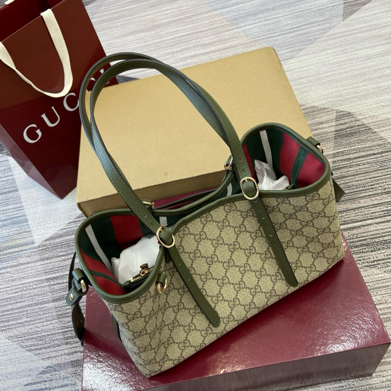 GUCCI GG Emblem medium tote bag