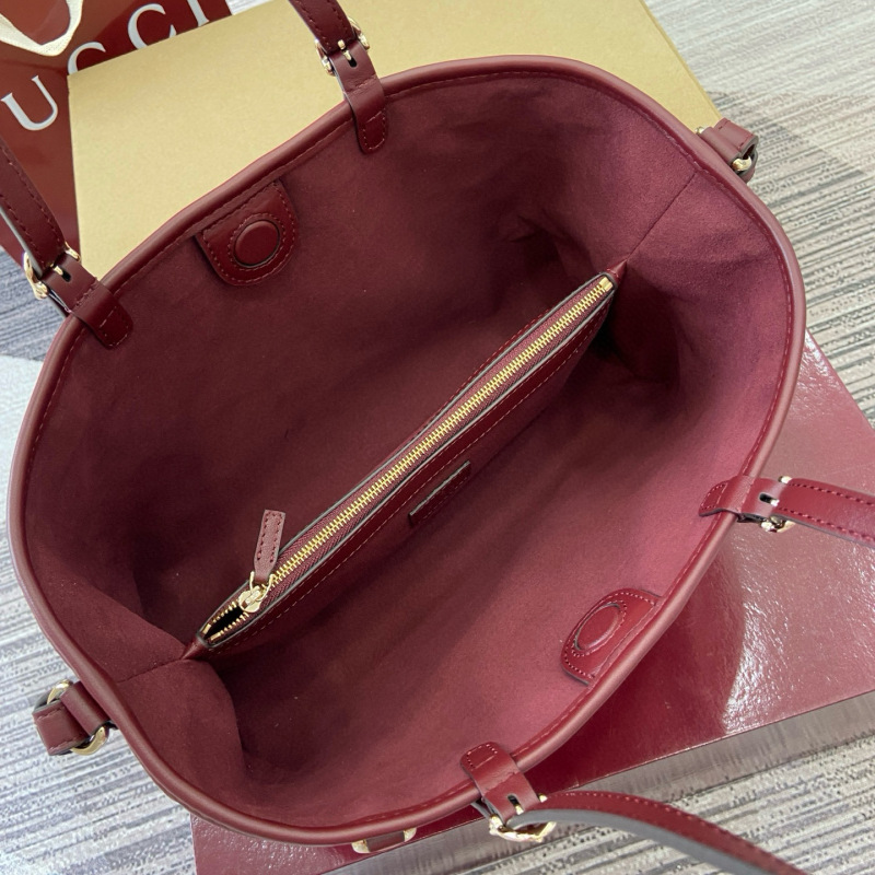 GUCCI GG Emblem medium tote bag