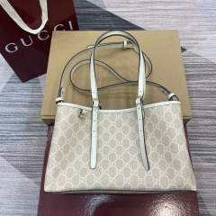 GUCCI GG Emblem medium tote bag
