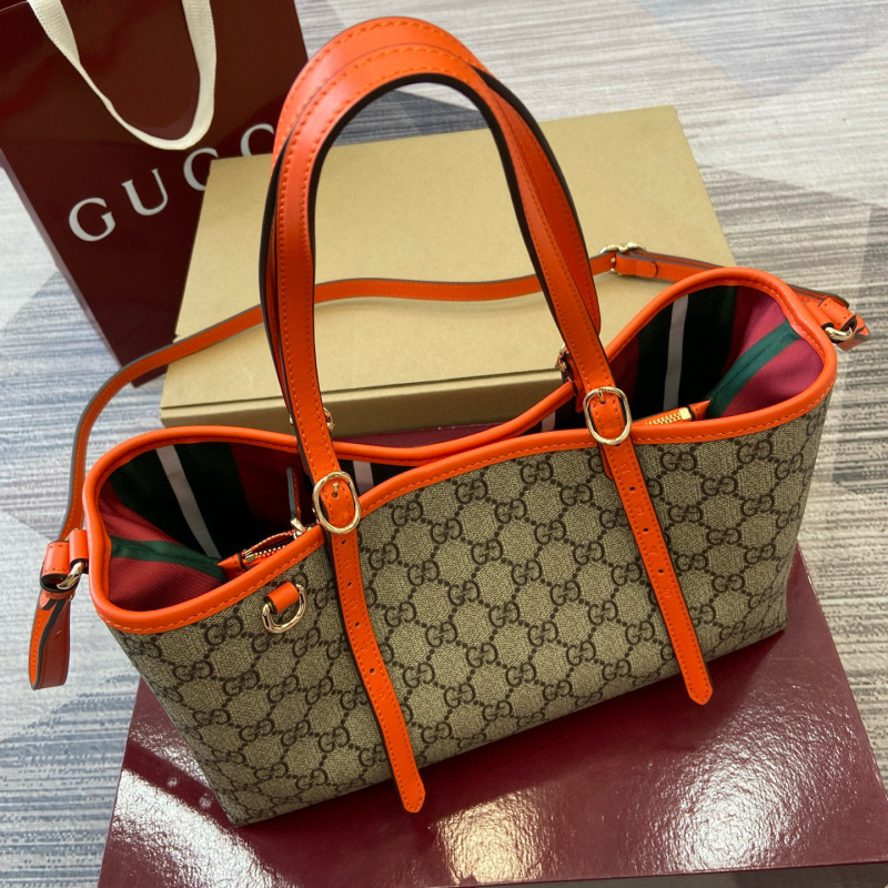 GUCCI GG Emblem medium tote bag
