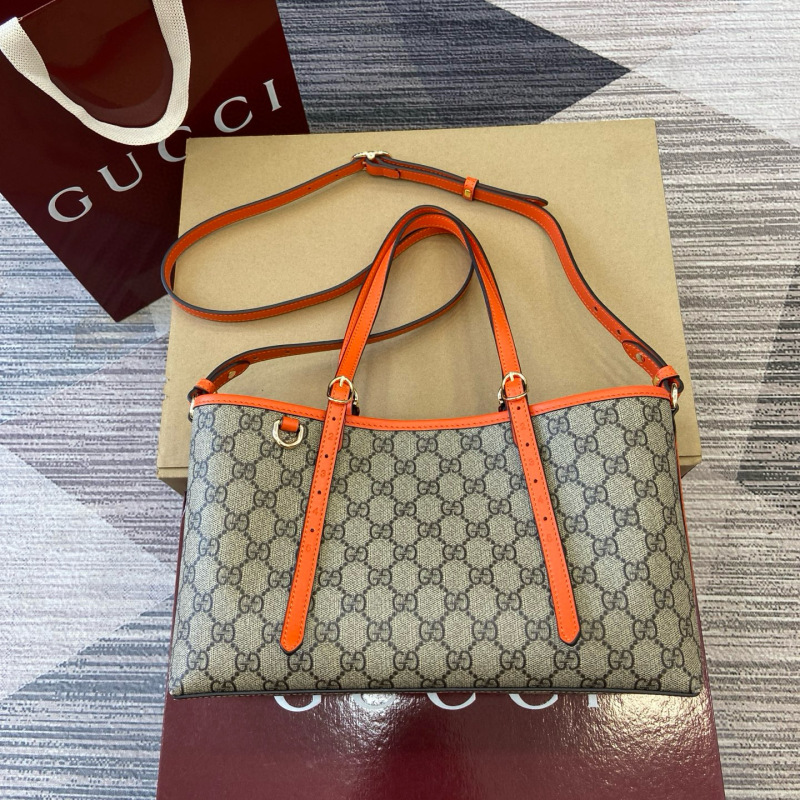 GUCCI GG Emblem medium tote bag