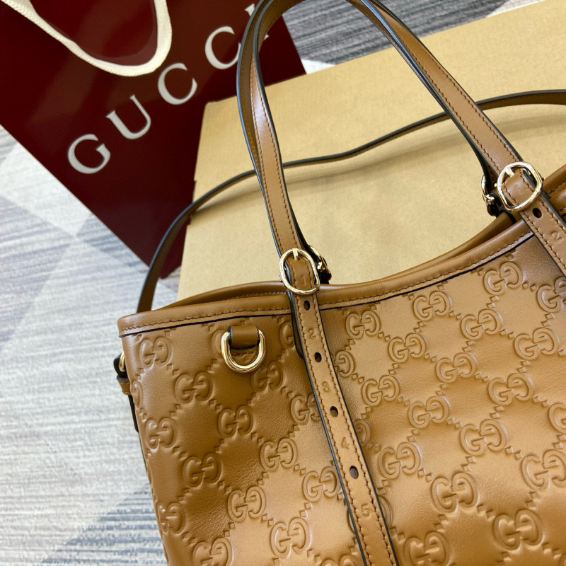 GUCCI GG Emblem medium tote bag