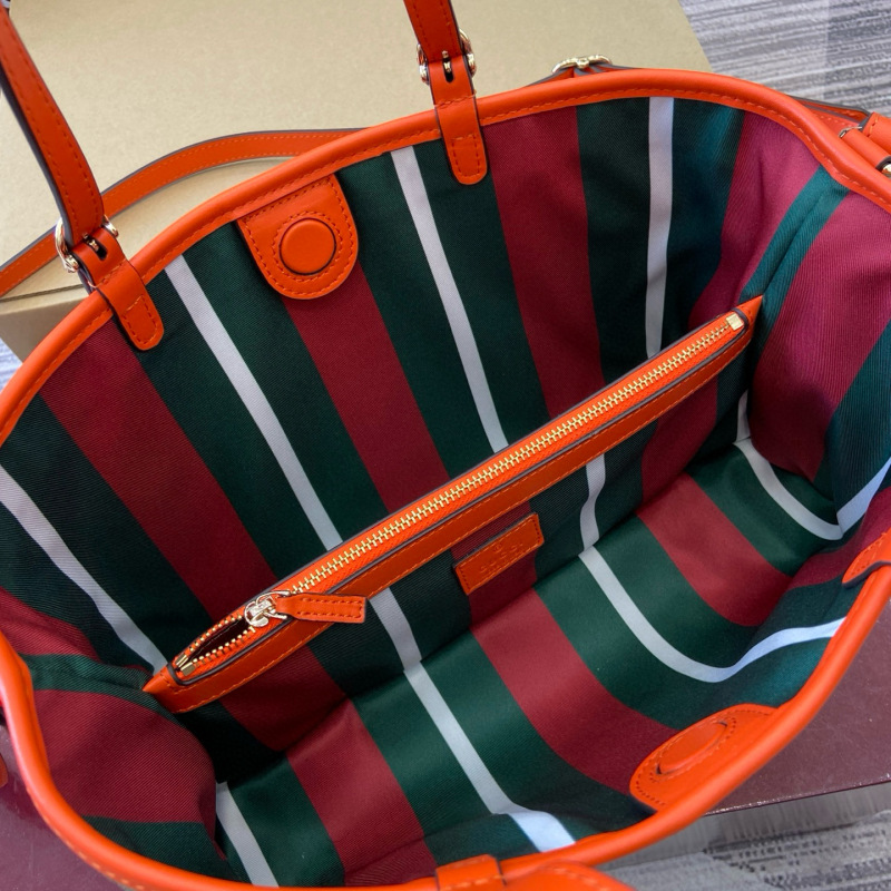 GUCCI GG Emblem medium tote bag