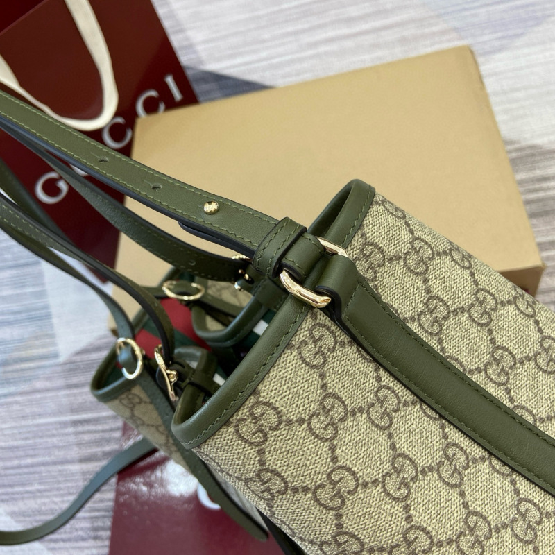 GUCCI GG Emblem medium tote bag
