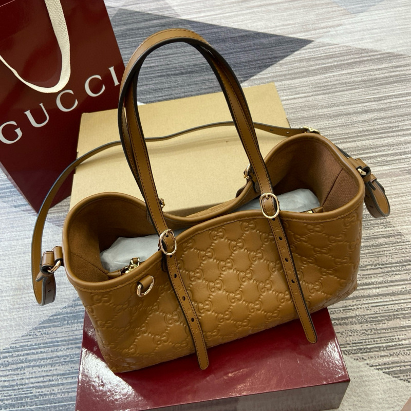GUCCI GG Emblem medium tote bag