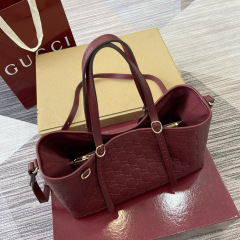 GUCCI GG Emblem medium tote bag
