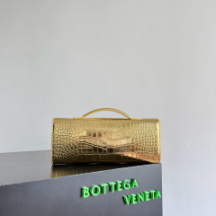 BOTTEGA VENETA Andiamo Clutch Bag