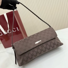 GUCCI Madison medium shoulder bag