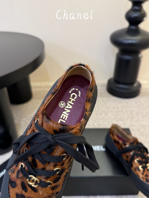 CHANEL Sneakers