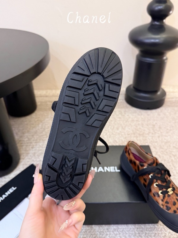 CHANEL Sneakers