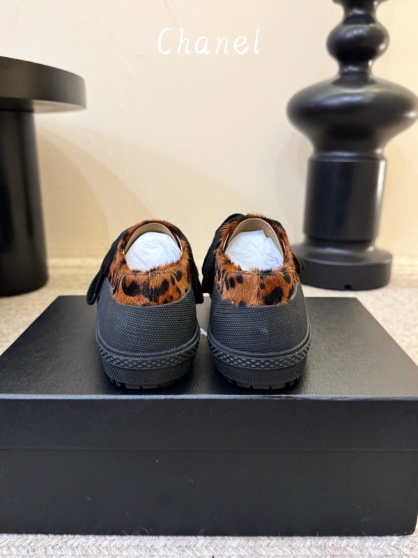 CHANEL Sneakers