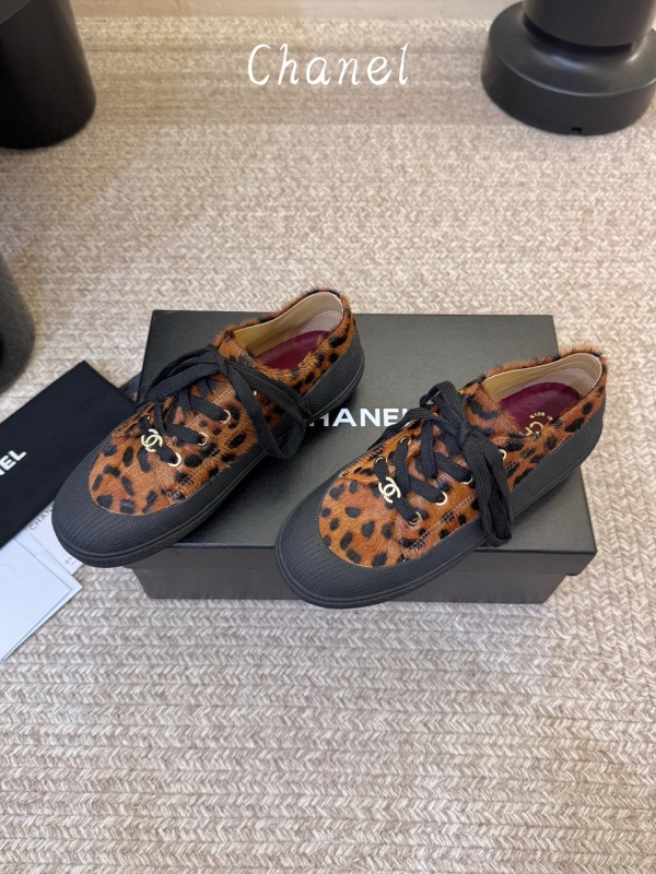 CHANEL Sneakers