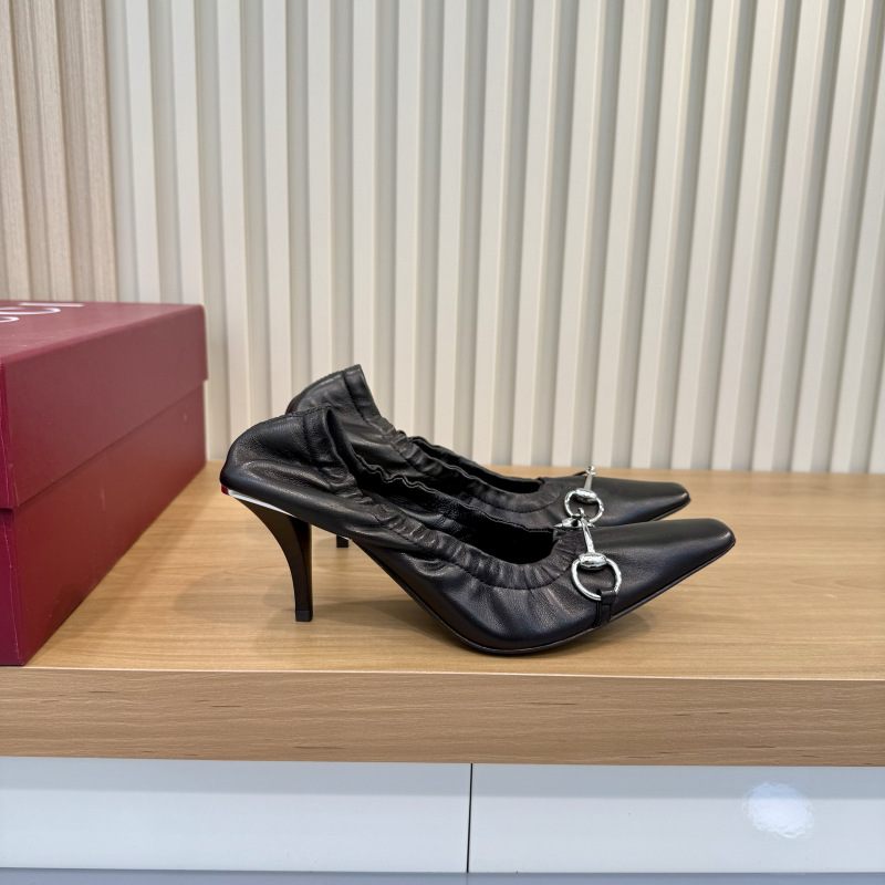 GUCCI Women's Vittoria pump with elastic