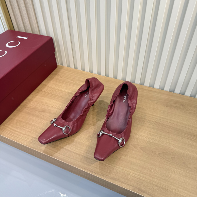 GUCCI Women's Vittoria pump with elastic