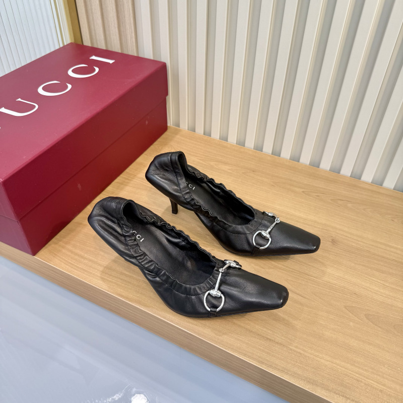 GUCCI Women's Vittoria pump with elastic