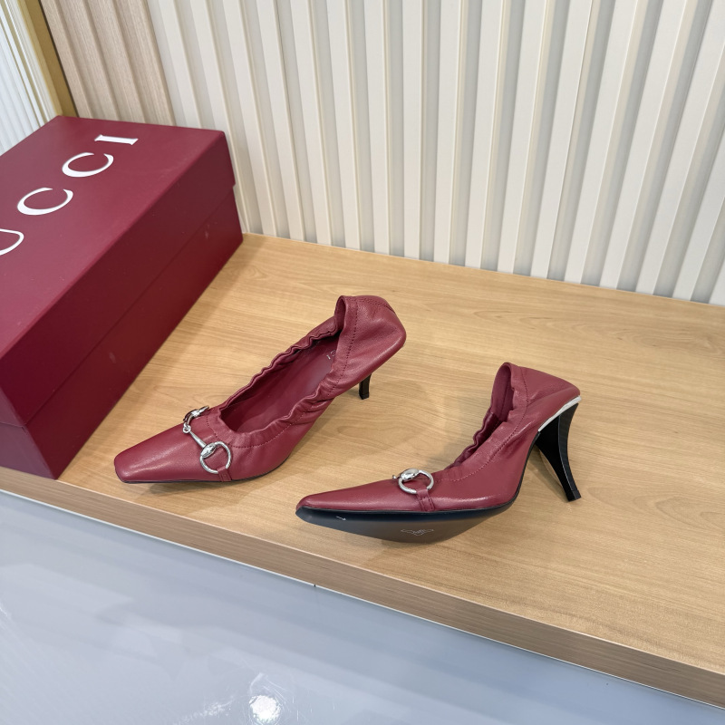 GUCCI Women's Vittoria pump with elastic