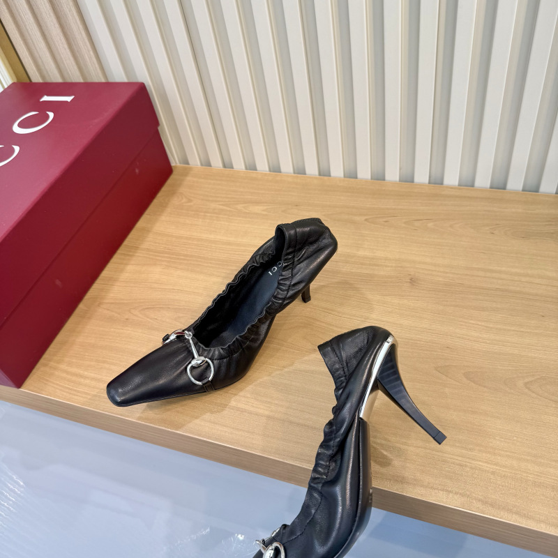 GUCCI Women's Vittoria pump with elastic