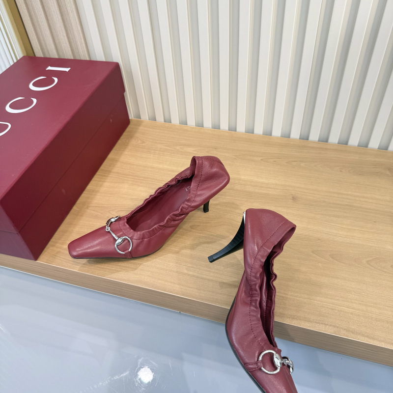 GUCCI Women's Vittoria pump with elastic