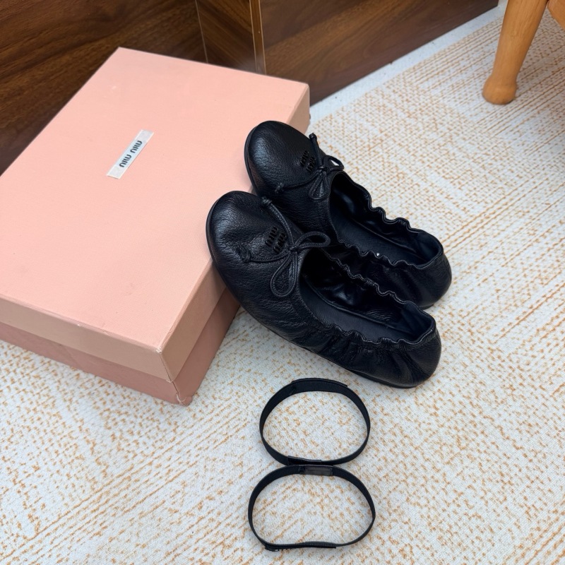 Miu Miu Leather ballerinas