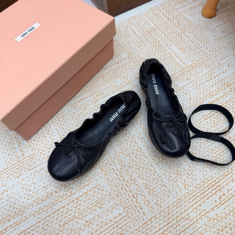 Miu Miu Leather ballerinas
