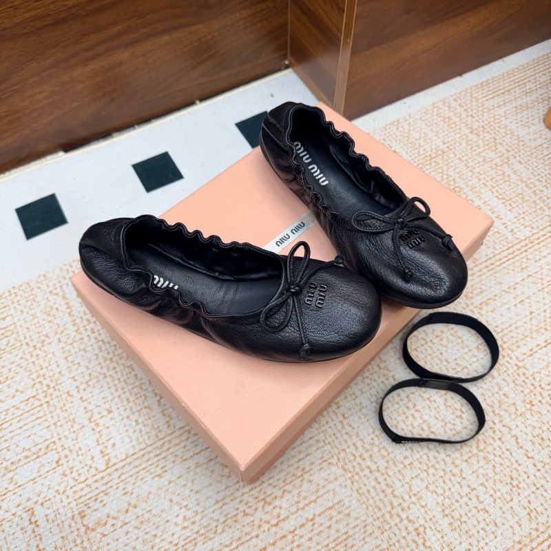 Miu Miu Leather ballerinas