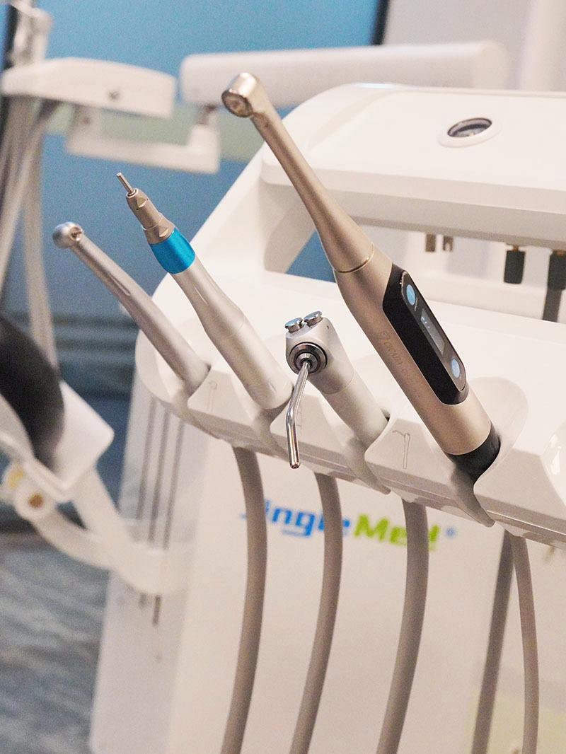 Advanced Hexagonal Dental Simulator with Adjustable Backrest and LED Lighting