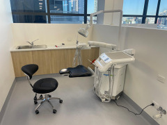 Advanced Hexagonal Dental Simulator with Adjustable Backrest and LED Lighting - 10