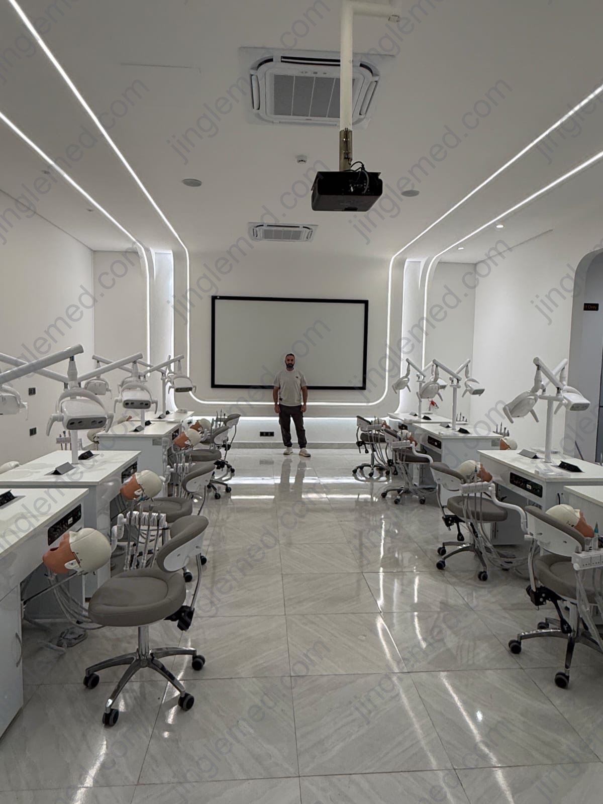 Customized A4 dental simulation laboratory with multiple training workstations