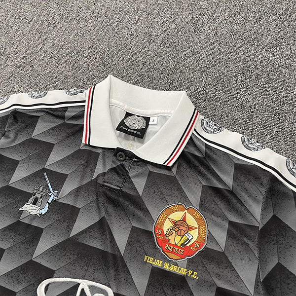 Camisetas de fútbol clásicas con bordado de camisetas de fútbol