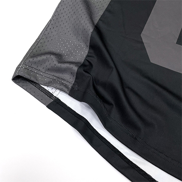Jersey oversize avec broderie personnalisée et patchwork