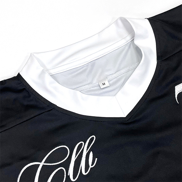 Jersey oversize avec broderie personnalisée et patchwork