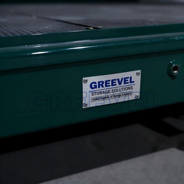 Greevel 20F Insulated Storage Box with Two Side Doors