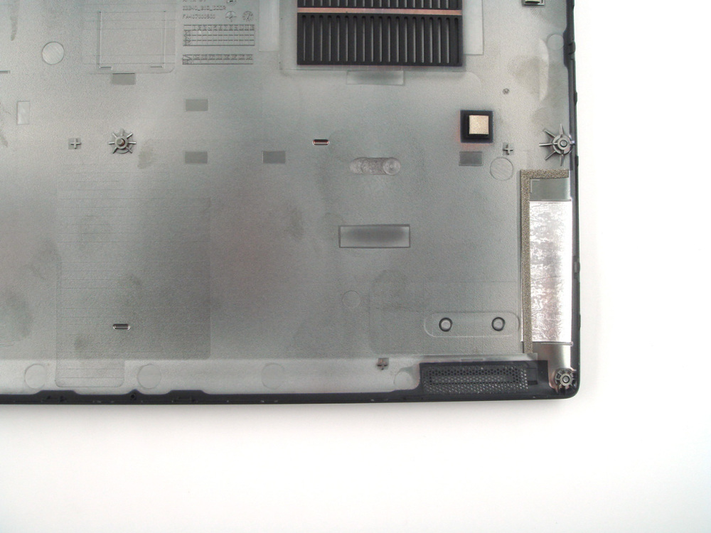 New-Orig Dell Latitude 5440 14.0" Base Cover Bottom Lower Case Silver 05PYPR