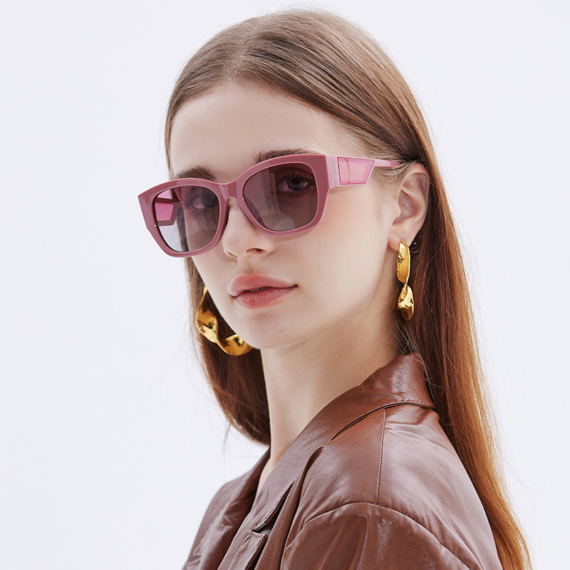 LEKE Fashionable large frame polarized outdoor sunglasses 19011