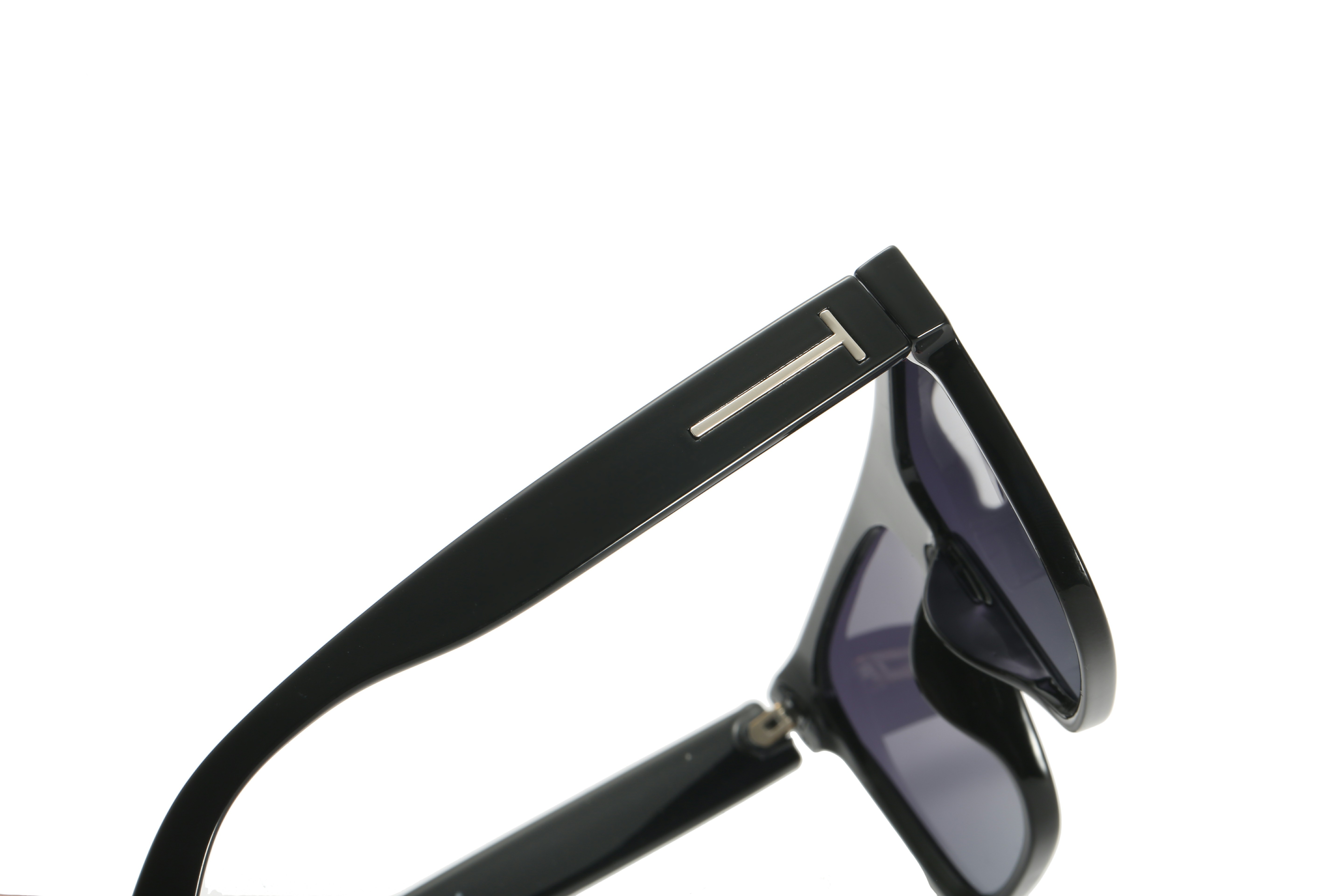 Enrique Cavaldi Large Frame One Piece Lens Metal Stripes Decorative Thick Legs Polarized Sunglasses 9729