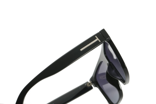Enrique Cavaldi Large Frame One Piece Lens Metal Stripes Decorative Thick Legs Polarized Sunglasses 9729
