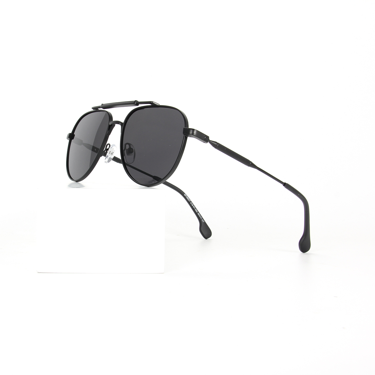 MATRIX Polarized UV Protective fashionable sunglasses aviator sunglasses for man 8827