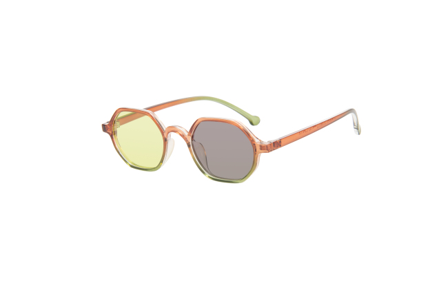 Photochromic polarized sunglasses Color changing polarized sunglasses