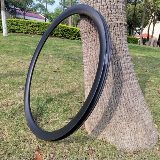 Light 700C Road Carbon Rims 30mm Width 30mm 35mm 40mm 45mm Profiles Tubeless With Hook