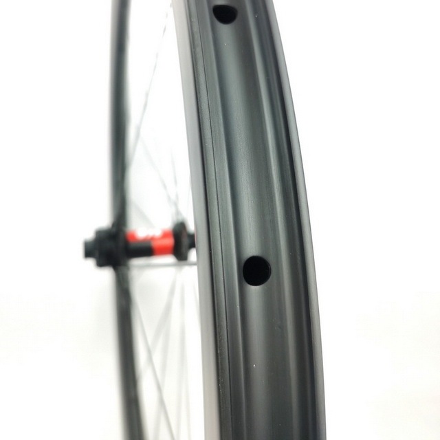 Ultra Light Gravel Carbon Wheels 30mm External Width DT 240 EXP Hub