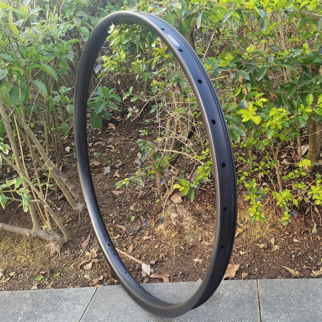 Super Light Low Profile 29ER MTB Carbon Rims 34mm External Width 28mm Internal Width Tubeless Hookless, Asymmetrical or Non Asymmetrical