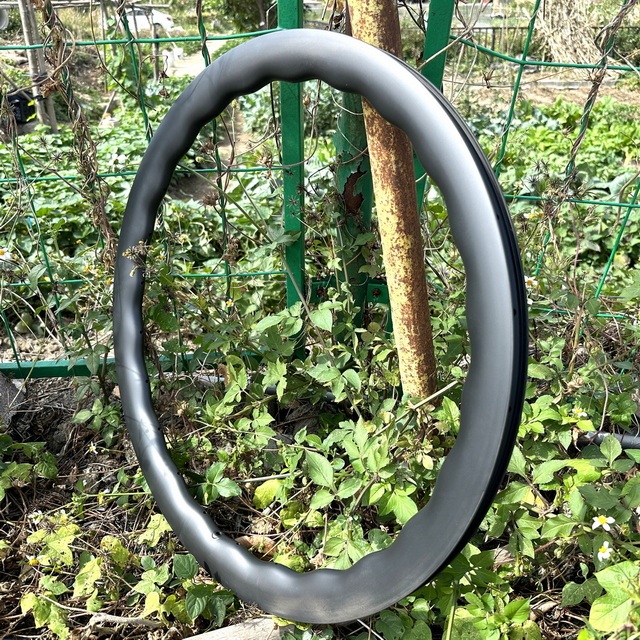 700C Gravel Road Carbon Rims Wave Shape 28mm Width Asymmetrical Super Light Tubeless With Hook