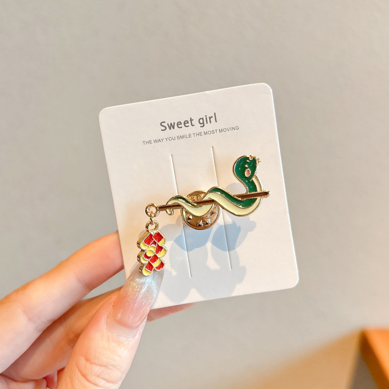 2024 New Christmas Elk Brooch Personalized Metal Santa Claus Badge Pin Cartoon Collar Ornament