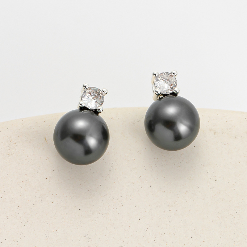 Princess Diana-Inspired Classic Pearl Earrings 