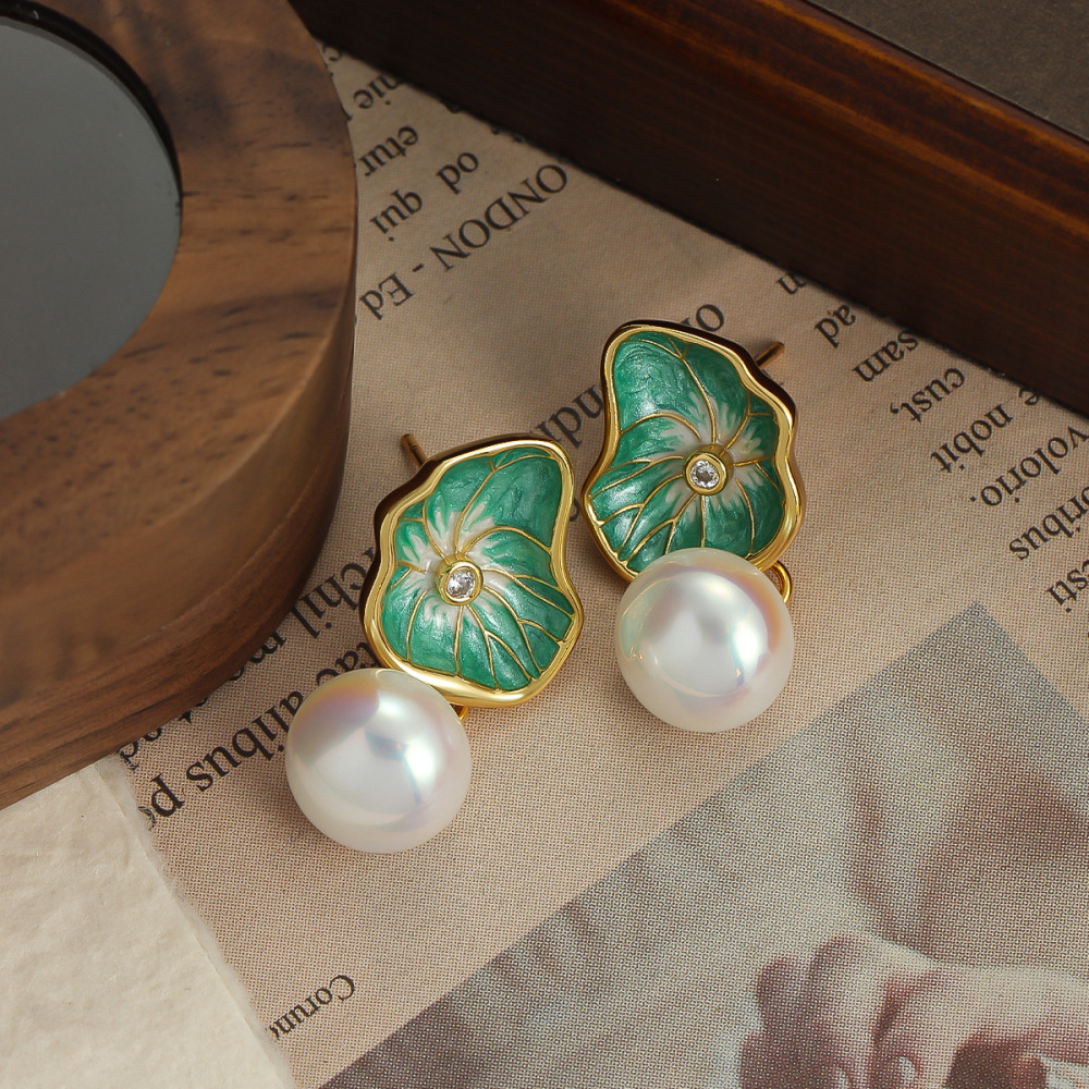 Oil painting lotus leaf new Chinese style earrings for women all-match high-end luxury fashion national style colorful imitation Mabe pearl earrings