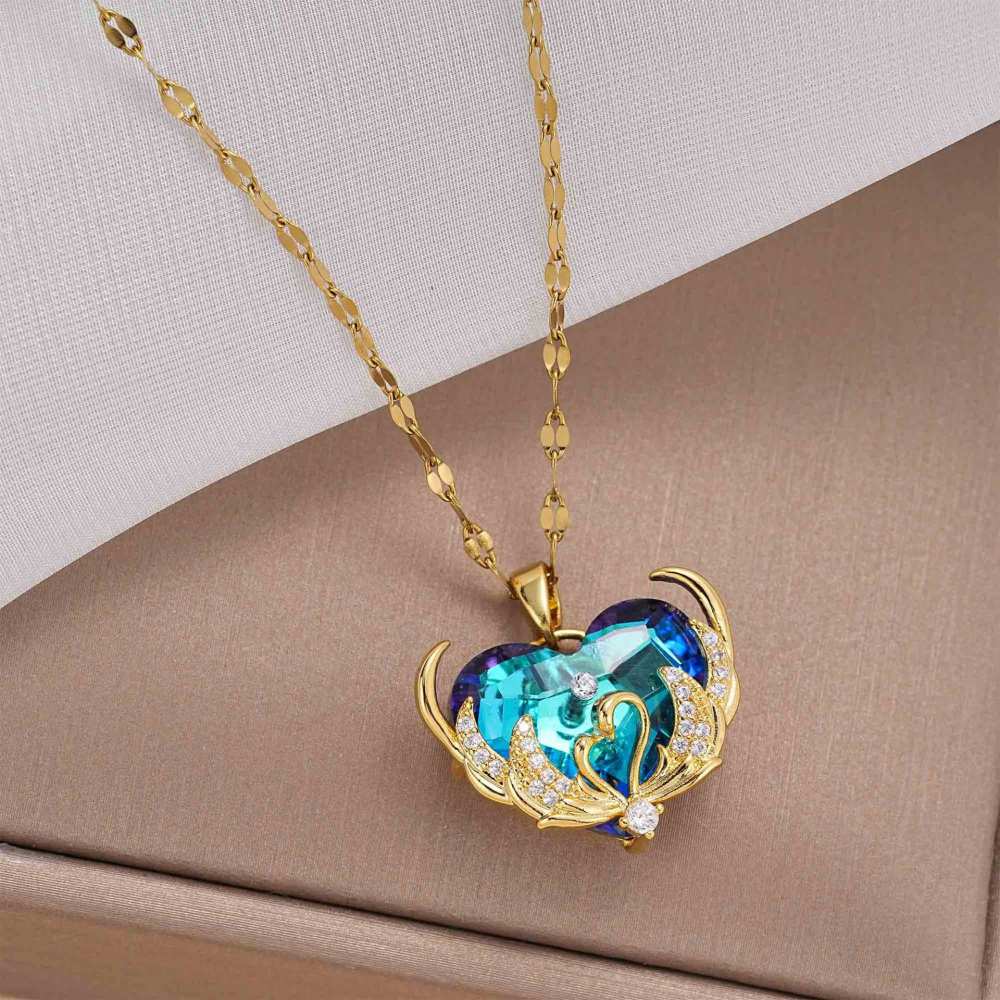 Douyin cross-border new ocean heart necklace female light luxury niche design versatile colorful heart-shaped pendant wholesale
